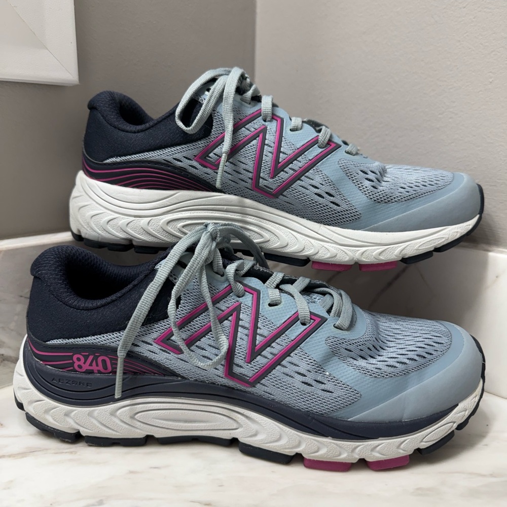 New Balance Women's 840 Shoes - grey and Pink